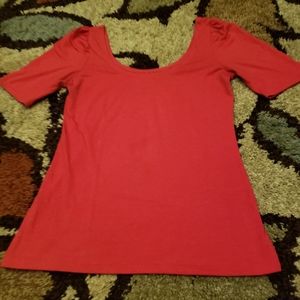 Red scoop neck tee - size L